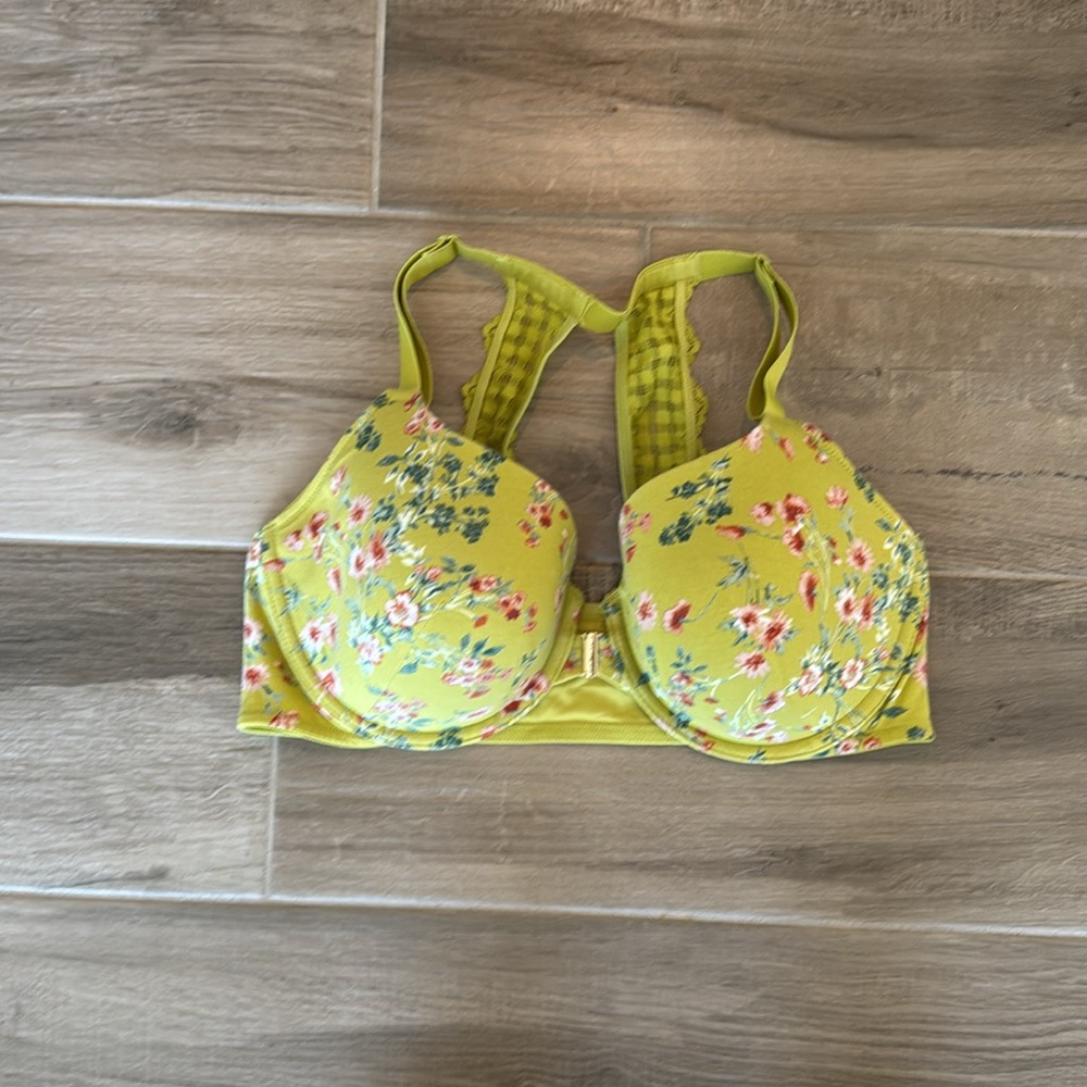 Lane Bryant Cacique 40DD Lightly Lined Tshirt front closure bra